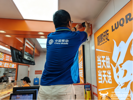 （在黄石、恩施等地，湖北移动推动“明厨亮灶”成为餐饮门店“标配”）